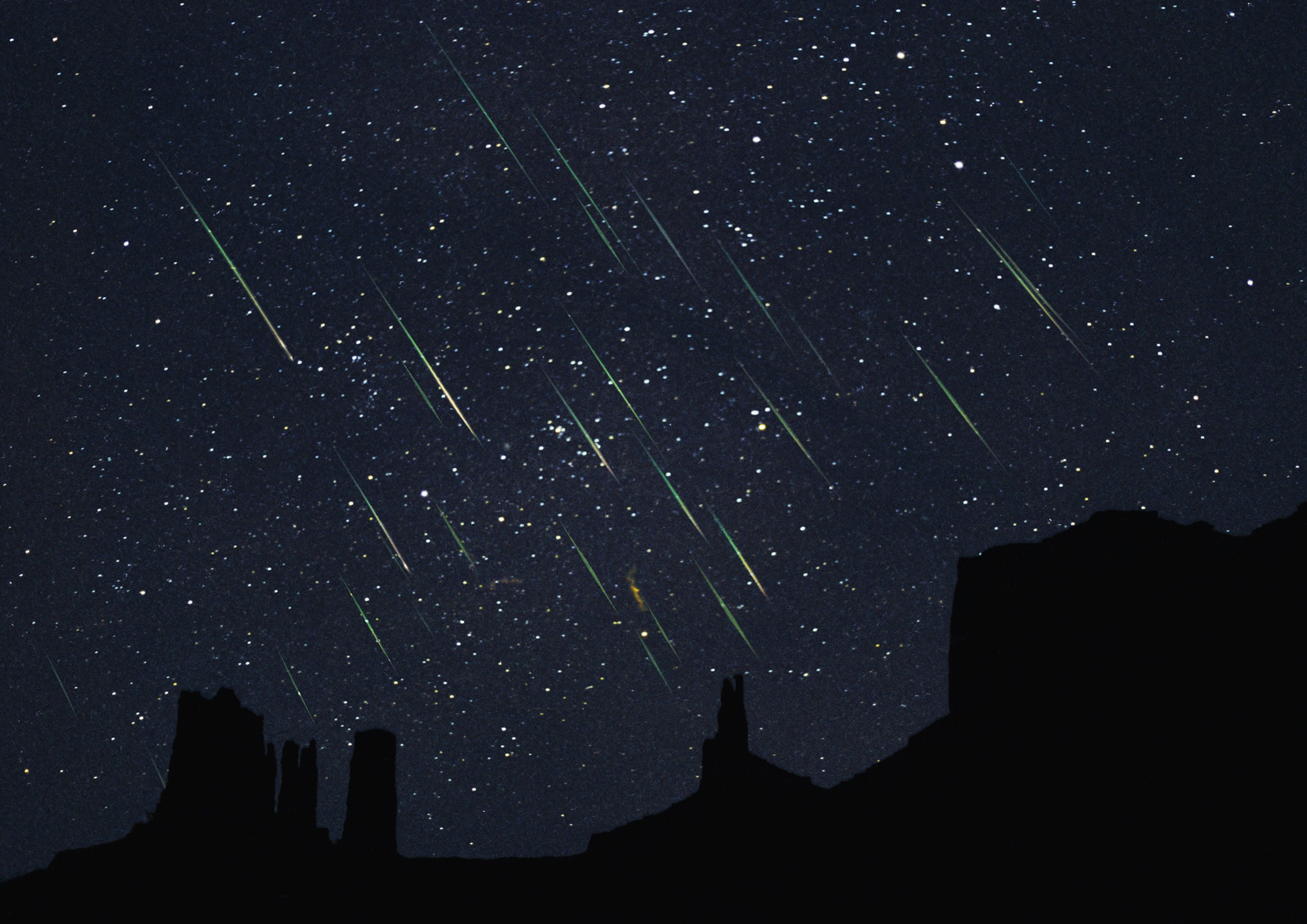 Chuva meteoros Leonídeos em 2012 sobre Monument Valley (EUA) (Foto: Sean M. Sabatini)
