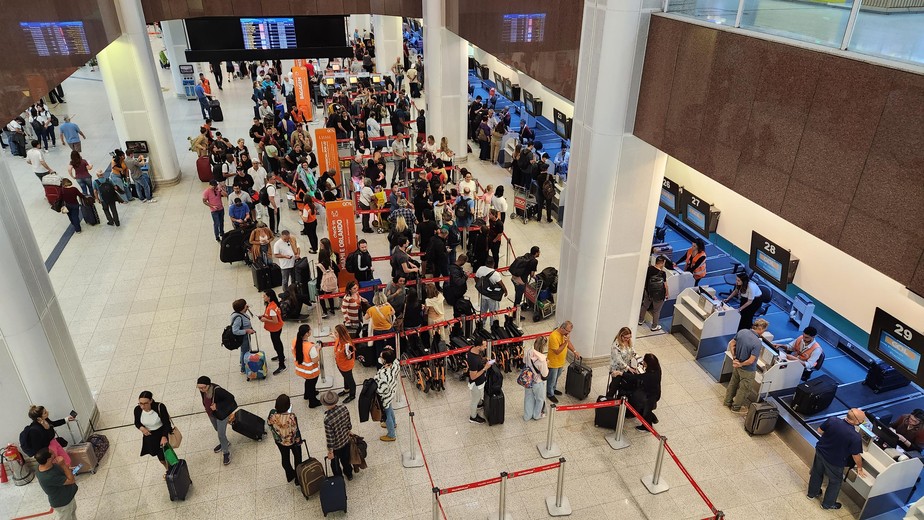 Sindicato das empresas aéreas critica anúncio de greve dos aeronautas às  vésperas do Natal | Empresas | Valor Econômico