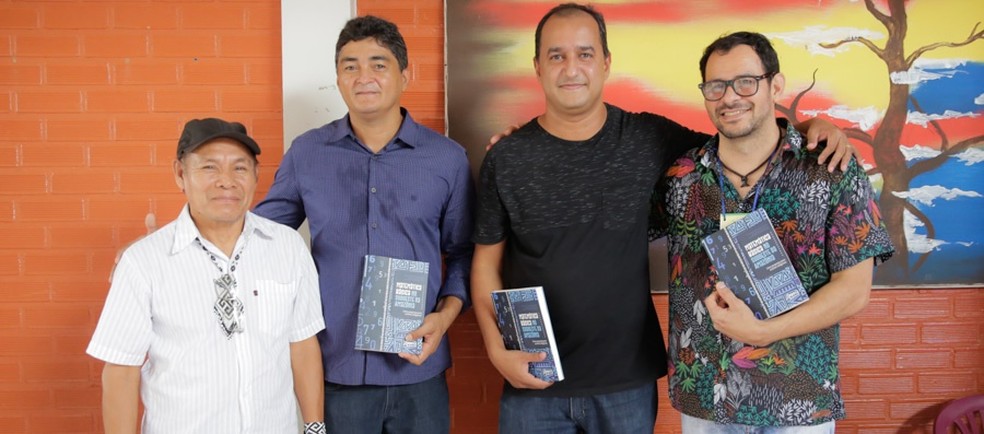 Morane e coautores durante lançamento do livro em dezembro de 2019 no Acre  — Foto: Asscom Ufac