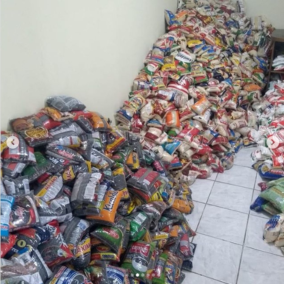 Alimentos doados pela torcida do Vasco na partida contra a Chapecoense — Foto: Divulgação