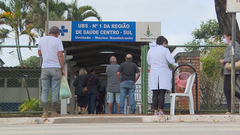 Vacinação na Unidade Básica de Saúde (UBS) nº 1 da Região de Saúde Centro-Sul, no Núcleo Bandeirante, no DF, em imagem de arquivo — Foto: TV Globo/Reprodução 