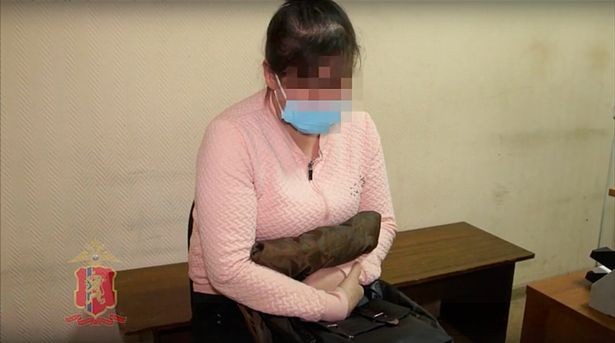 Mulher é presa após supostamente vender seu filho recém-nascido por R$ 1.8 mil  (Foto: Reprodução/Diretoria Principal do Ministério de Assuntos Internos da Rússia para o Território de Krasnoyarsk)