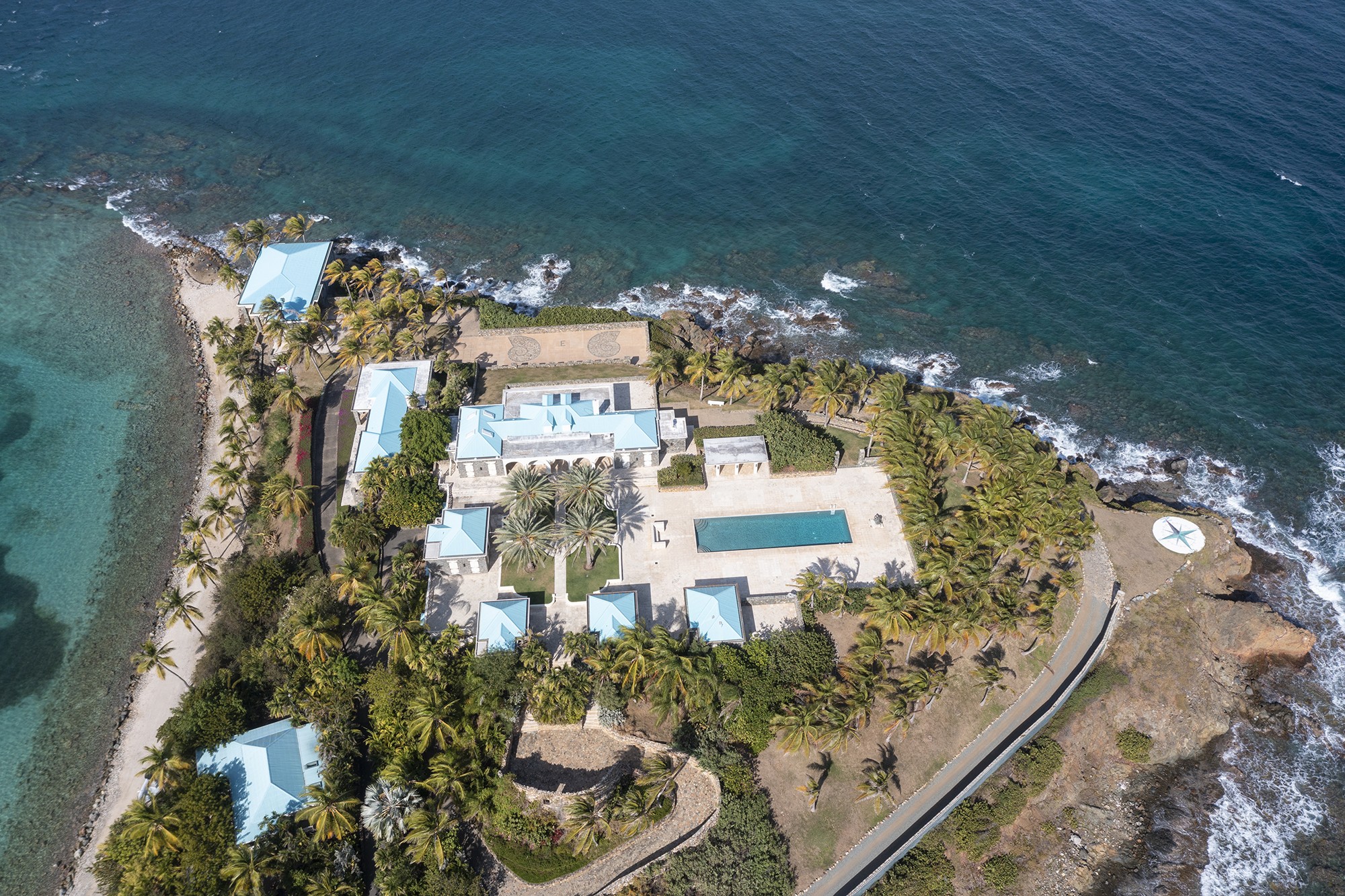 Foto aérea mostra extenso complexo na ilha de propriedade de Jeffrey Epstein nas Ilhas Virgens (Foto: SplashNews.com/Reprodução)