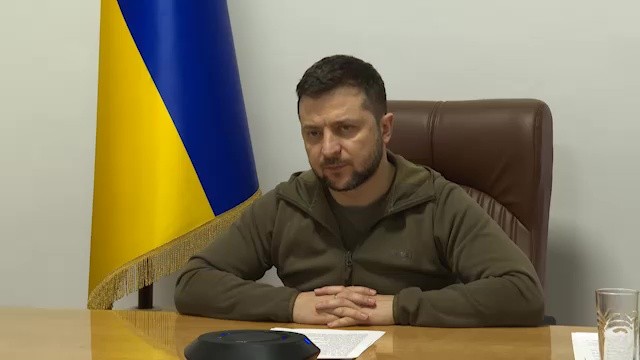 Zelensky pede 'ajuda militar irrestrita' e sobe o tom nas críticas à Otan