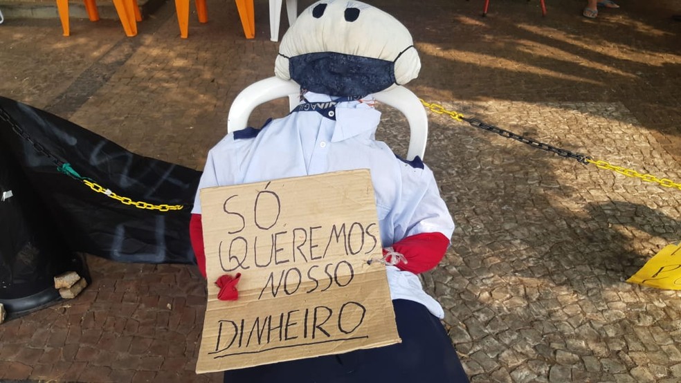 Protesto dos ex-funcionário da Via Ágil em Piracicaba — Foto: Edijan del Santo/EPTV