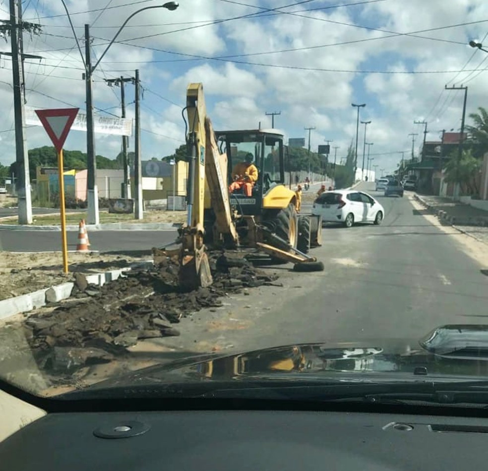 Avenida Ayrton Senna, em Nova Parnamirim, vai ter faixas interditadas para obras da Caern (Foto: Redes Sociais )