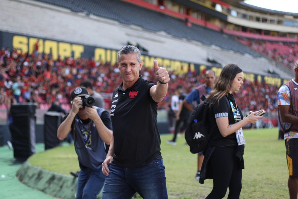 Jorginho comandou o Vasco em 10 jogos na Série B e levou o clube ao acesso — Foto: Marlon Costa/Pernambuco Press