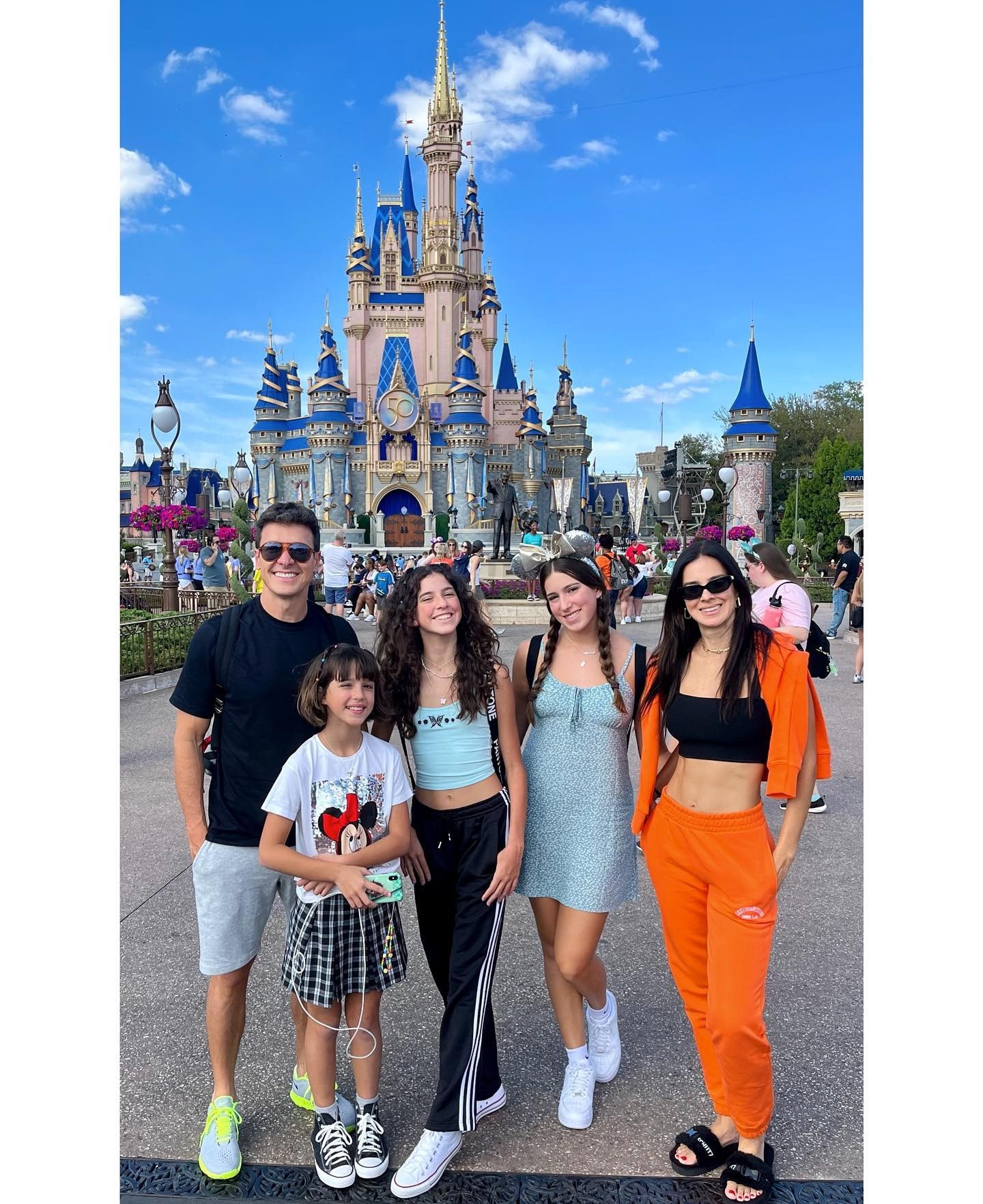 Rodrigo Faro se diverte com a família na Disney: 'Abrindo os trabalhos em Orlando' (Foto: reprodução/instagram)