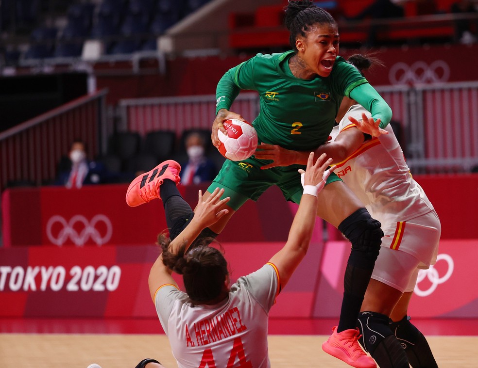 Bruninha Brasil x Espanha olimpíadas judo handebol — Foto: Reuters