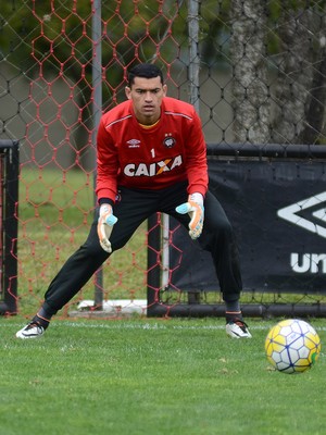 Goleiro Santos Atlético-PR (Foto: Site oficial do Atlético-PR/Marco Oliveira)