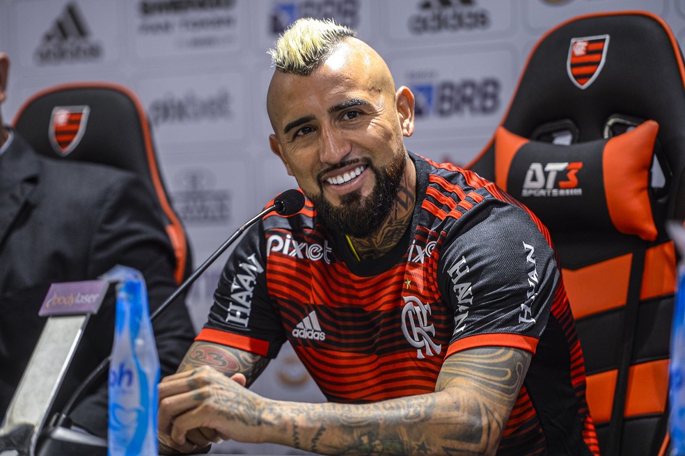 Flamengo define programação e planeja estreia de Vidal com Maracanã cheio dia 30