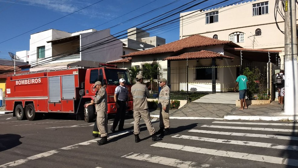 Casa onde o incêndio matou dois irmãos em Linhares (Foto: Kaio Henrique/TV Gazeta)
