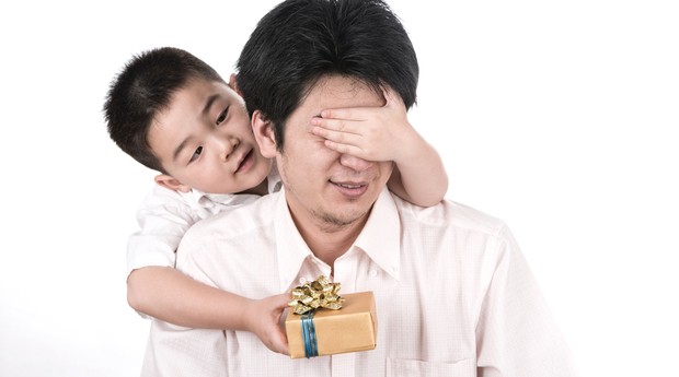 pai filho presente dia dos pais surpresa consumo vendas  (Foto: shutterstock)