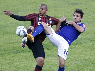 Na estreia de Cristóvão, Atlético-PR e Cruzeiro jogam para se afastar do Z-4