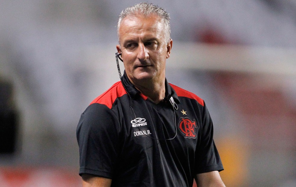 Na sua primeira passagem pelo Rubro-Negro, Dorival n&atilde;o teve o maracan&atilde; como casa &mdash; Foto: Ivo Gonzalez/Ag&ecirc;ncia O Globo