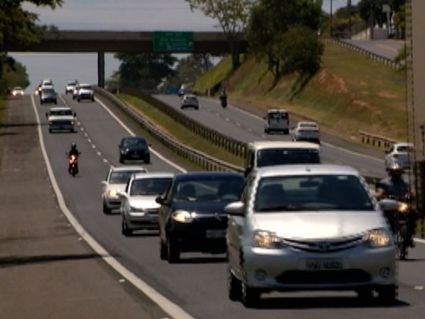 Motoristas estão mais conscientes quanto à lei do farol aceso em rodovias (Foto: Reprodução/TV Fronteira)