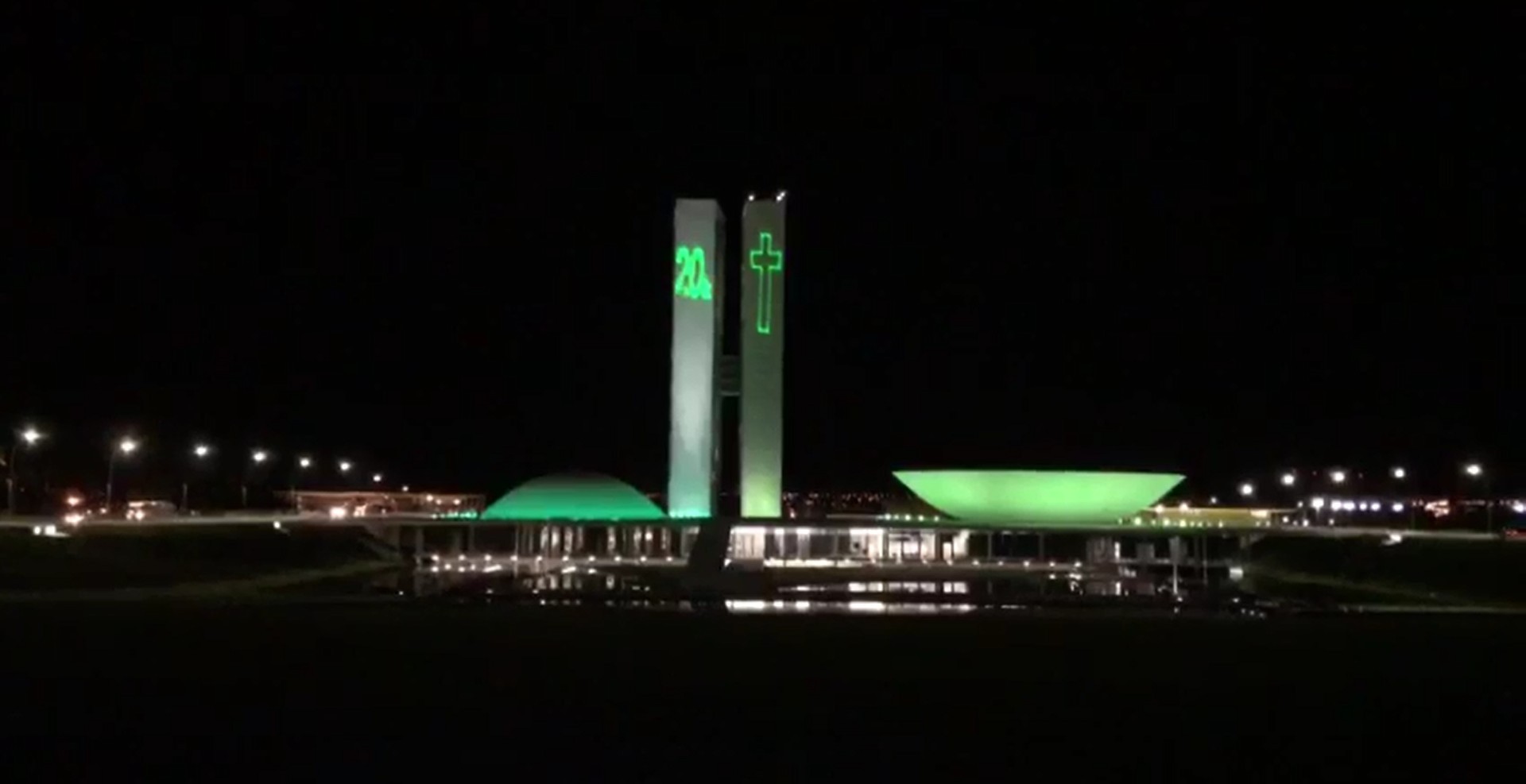 Projeções no Congresso Nacional homenageiam vítimas da Covid-19 no Brasil