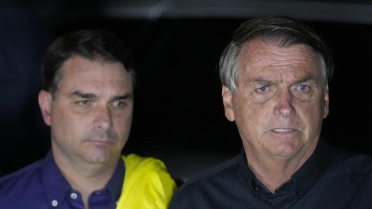 Flávio Bolsonaro confirma reunião entre seu pai e Marcos do Val, mas nega haver crime