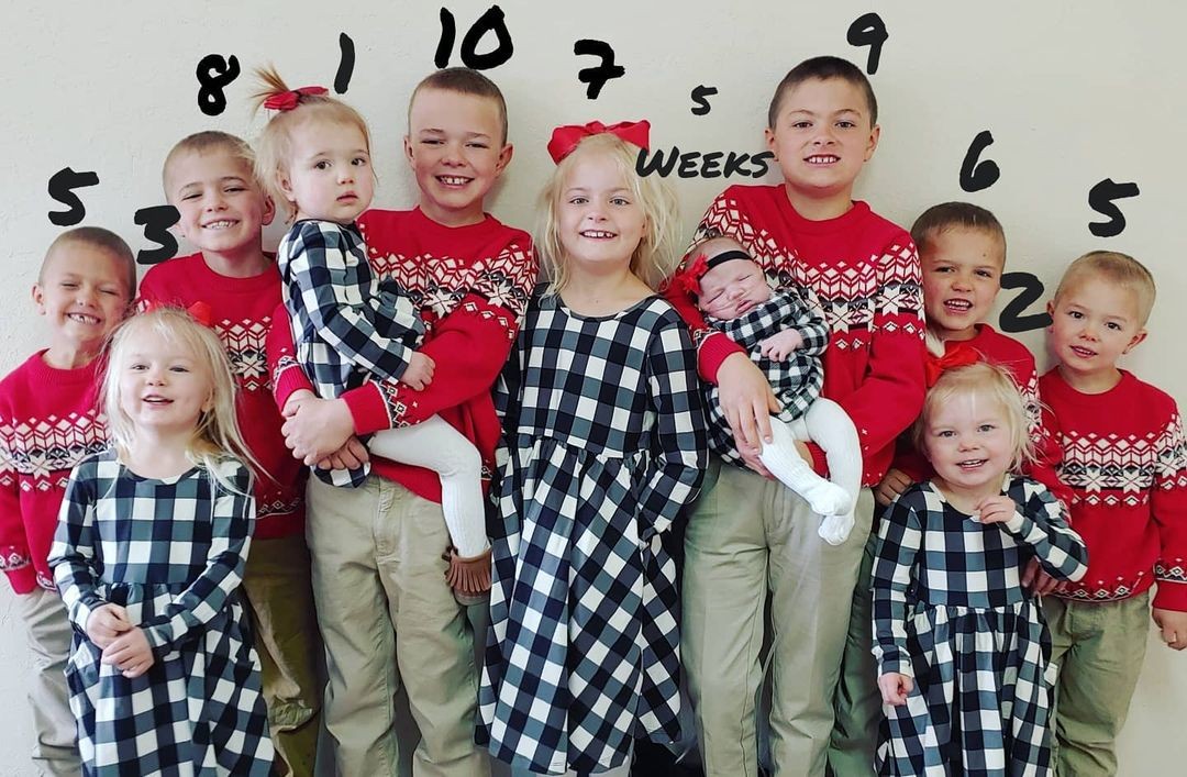 Courtney Rogers teve os 11 filhos em um período de 10 anos (Foto: Reprodução/Instagram/littlehouseinthehighdesert)