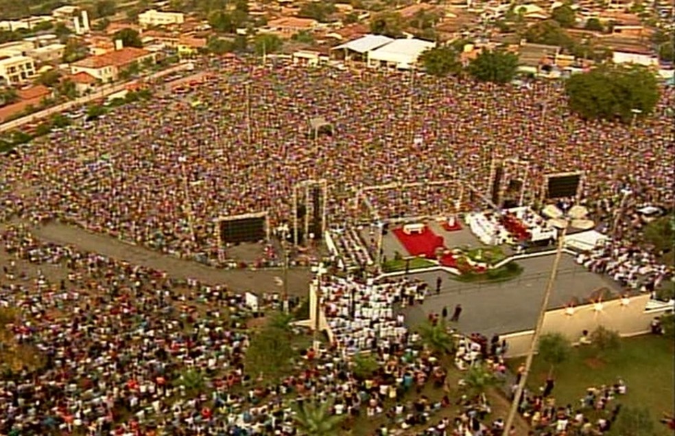 Milhares de fiéis se reúnem para participar da Romaria de Trindade, todos os anos — Foto: Reprodução/TV Anhanguera