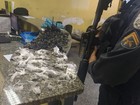 PM apreende maconha e cocaína na Nova Holanda, em Macaé, no RJ