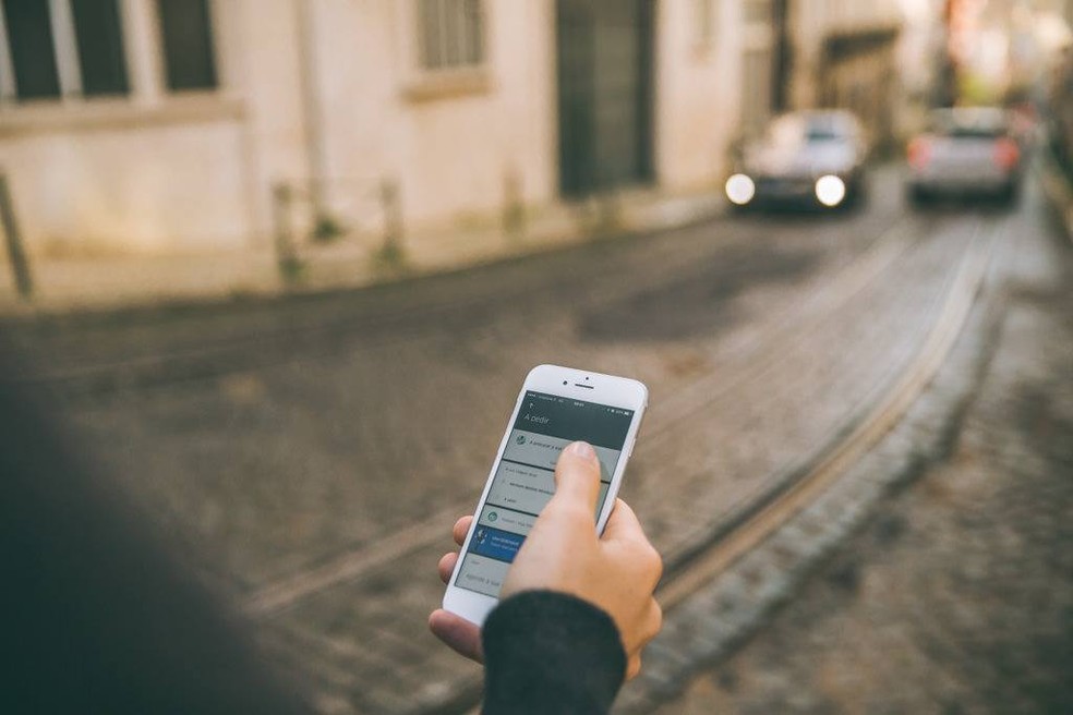 Uber coloca em contato passageiros com os motoristas mais próximos — Foto: Divulgação/ Uber