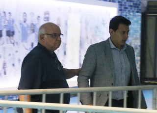 Grêmio negocia com três reforços e cogita abrir os cofres por atacante