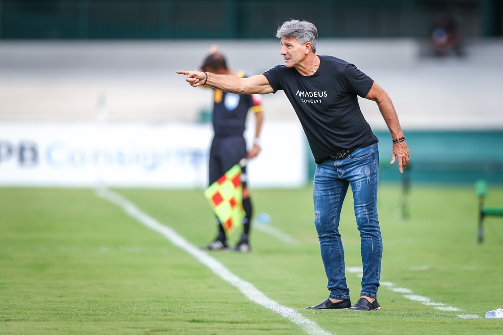 Com final no horizonte, Renato evita falar sobre permanência no Grêmio em 2021
