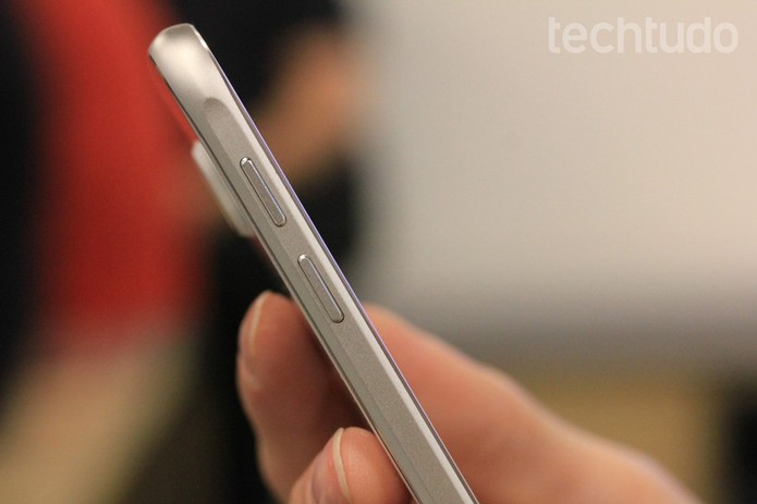 Bateria do Galaxy S6 pode se desgastar com o tempo (Foto: Fabricio Vitorino/TechTudo)