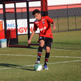 Matheus Ribeiro, lateral do Atlético-GO (Foto: Comunicação/Atlético-GO)