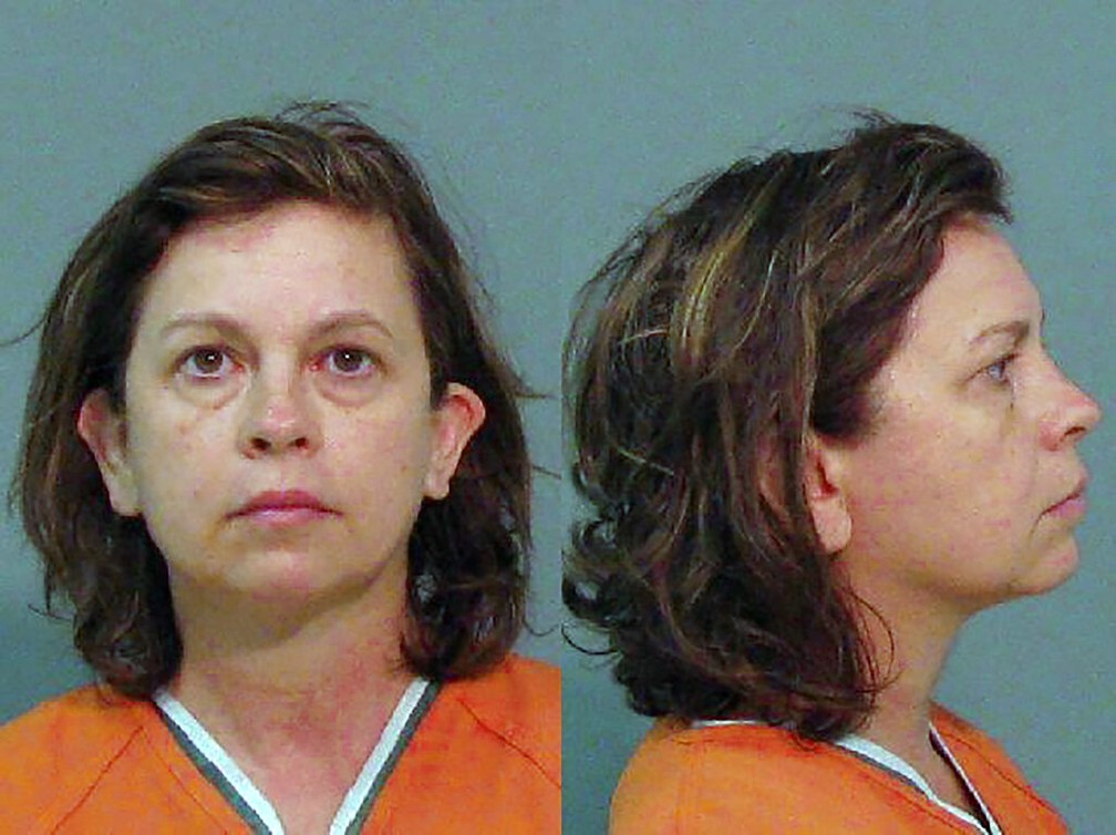 Lana Sue Clayton em imagem de 31 de agosto de 2018, ao ser fichada na policia — Foto: Delegacia de York County Sheriff/via AP
