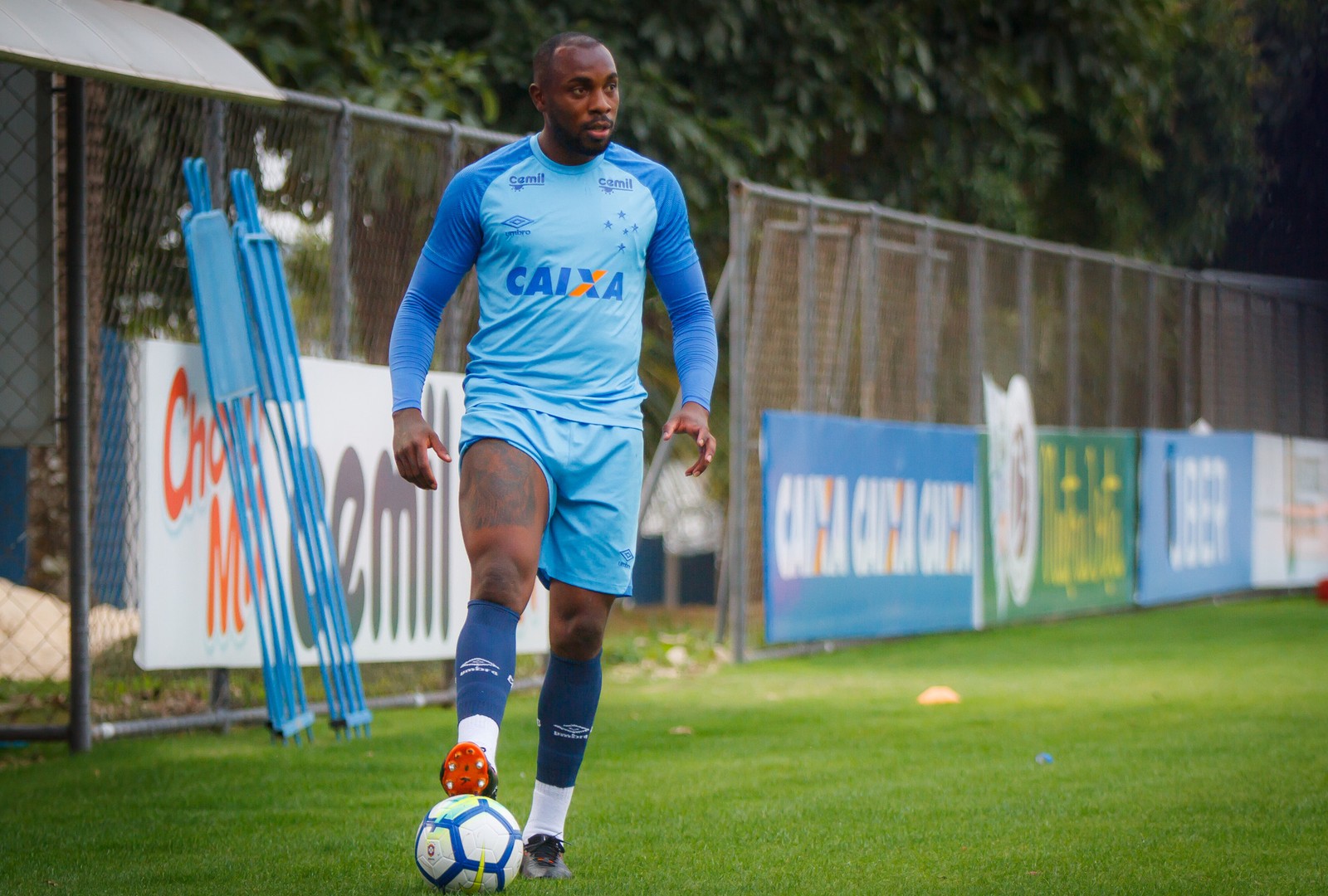 Após lesão em 2017 e poucas chances em 2018, Manoel tem futuro incerto no Cruzeiro