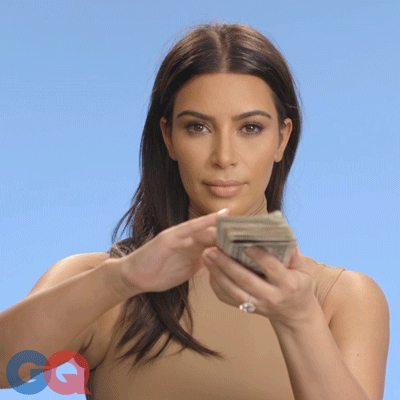 Kardashian jogando dinheiro (Foto: Giphy)