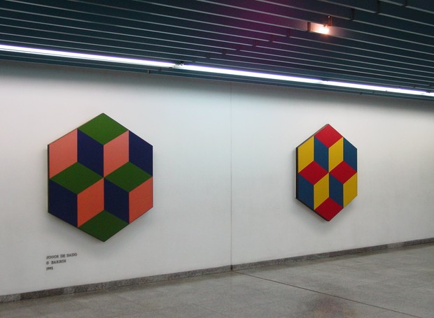 Obra Jogo de Dados, painéis de Geraldo de Barro, está na estação Vila Prudente do metrô de São Paulo (Foto: Flickr/ Acervo do Metrô)