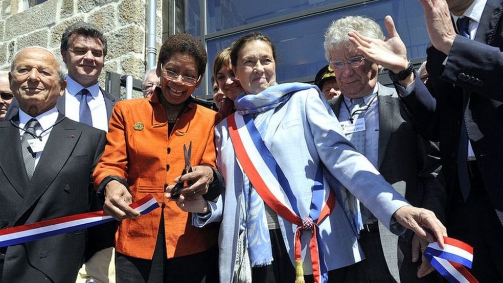 Em 2013 a cidade inaugurou um memorial da resistência — Foto: AFP via BBC