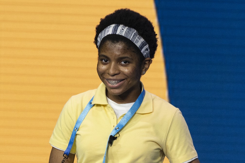 A adolescente Zaila Avant-garde, de 14 anos, fez história ao se tornar a primeira afro-americana a vencer o 'Spelling Bee', concurso de soletrar palavras nos EUA. — Foto: Jim Watson/Pool/AFP