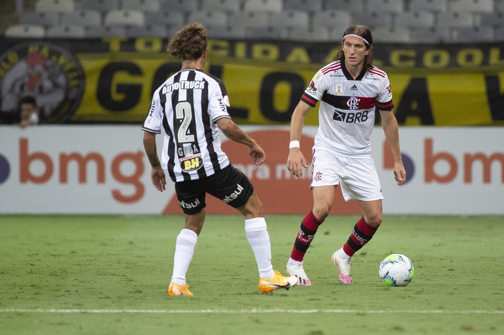 Filipe Lu&iacute;s durante a partida do Flamengo contra o Atl&eacute;tico-MG &mdash; Foto: Alexandre Vidal/Flamengo