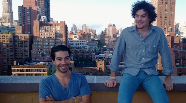 Ricardo Falletti e Kaya Tilev no alto do edifício de onde coordenam o Lalina em Nova York (Foto: Divulgação)