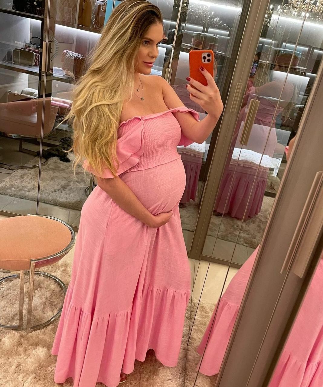 Bárbara Evans celebra semanas de gravidez Feliz demais Quem QUEM News