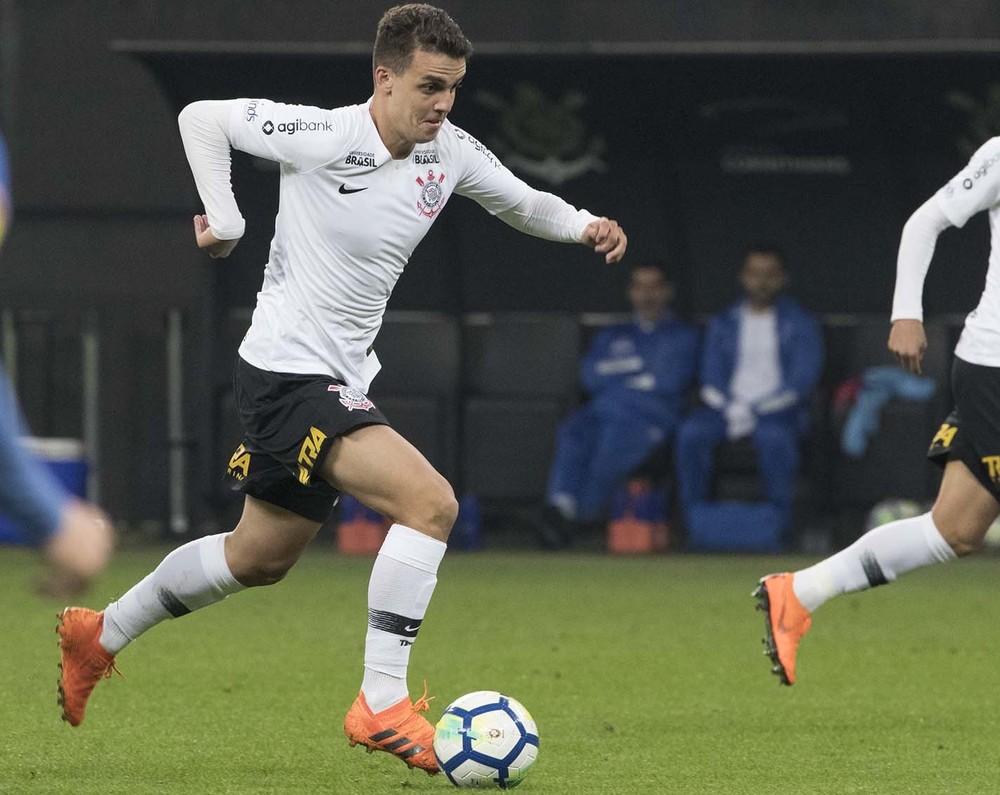 Meia Rodrigo Figueiredo acerta com Joinville e é o oitavo a deixar o Corinthians após o Brasileirão