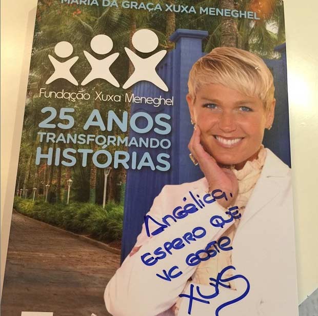A capa do livro recém-lançado por Xuxa, com dedicatória à Angélica (Foto: Reprodução / Instagram)