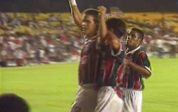 Na Memória: Super Ézio marca dois e Flu quebra tabu contra Fla em 1994