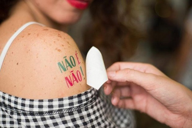 Campanha irá distrubuir tatuagens temporárias contra assédio durante o Carnaval (Foto: Reprodução / Instagram)