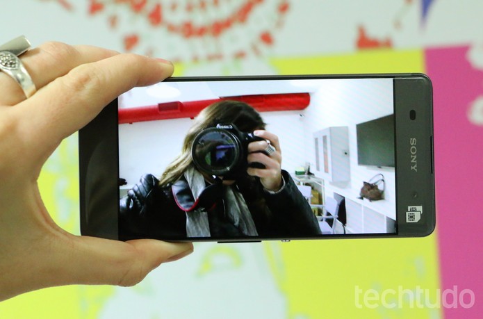 Câmera frontal do Xperia XA tem 8 megapixels (Foto: Luciana Maline/TechTudo)