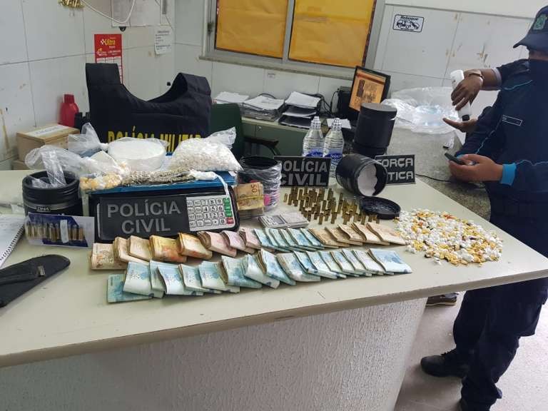 Grupo suspeito de controlar comércio de drogas é capturado com R$ 40 mil em Itapipoca, no Ceará