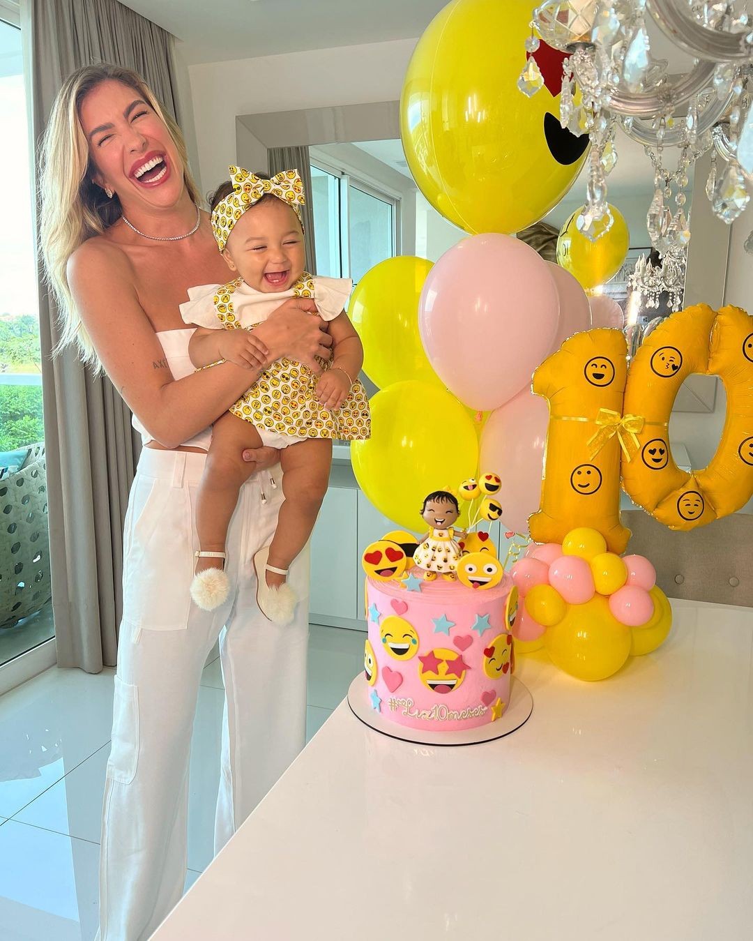 Lore Improta e Leo Santana comemoram mesversário da filha (Foto: Reprodução/Instagram)