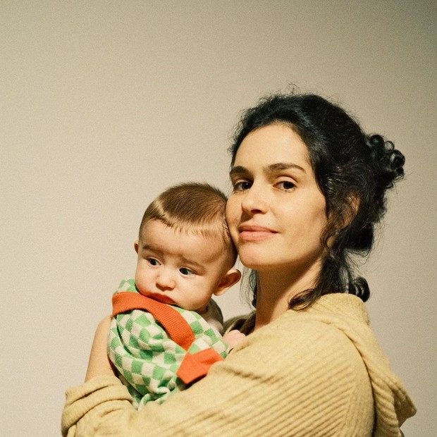 Atriz Maria Flor e o seu filho Vicente (Foto: Instagram/Reprodução)
