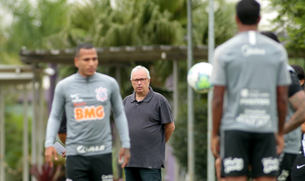 Diretor diz que Corinthians não está fechado para reforços e explica perfil: 