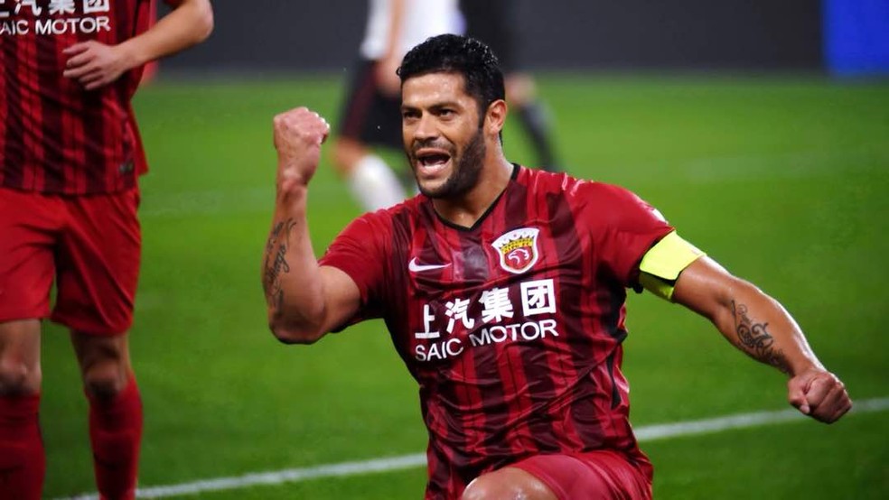 [ENQUETE] Após mostrar desejo em jogar no Palmeiras, Hulk seria um bom reforço para a equipe?