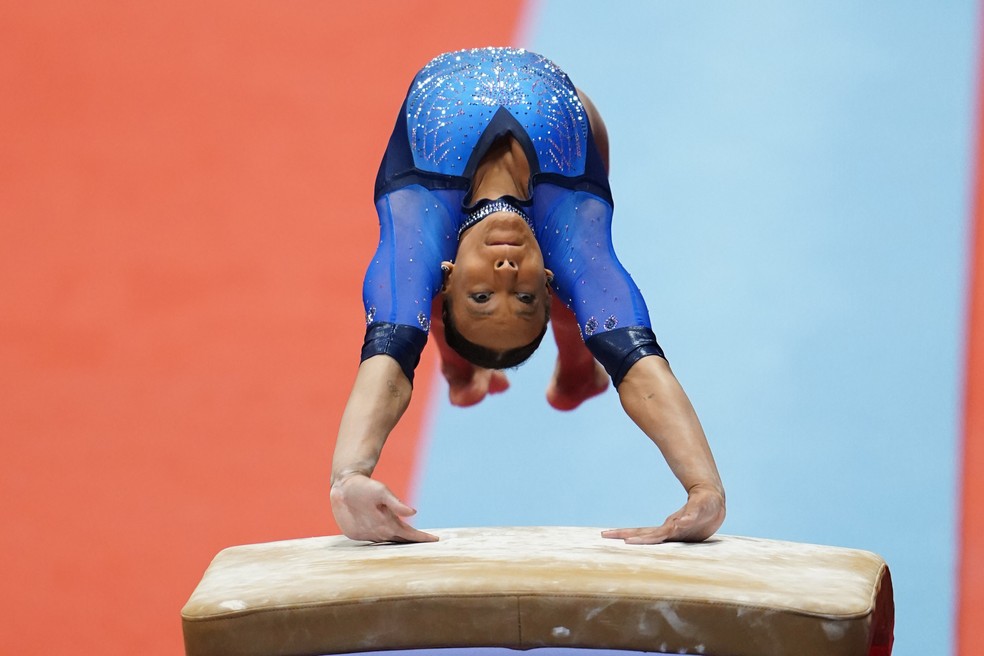 Rebeca Andrade durante o salto nas classificatórias do Mundial de Ginástica 2021 — Foto:  Toru Hanai/Getty Images